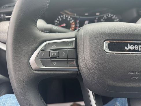 Used 2024 Jeep Compass Latitude image 29