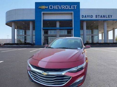 Used 2025 Chevrolet Malibu LT FWD image 3