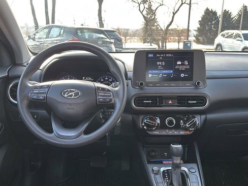 Used 2022 Hyundai Kona SE image 12