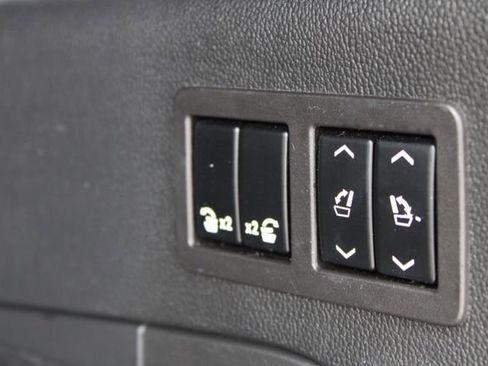 Used 2020 Cadillac Escalade ESV Platinum RWD image 11