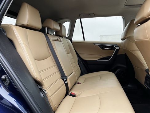 Used 2023 Toyota RAV4 XLE Premium image 28