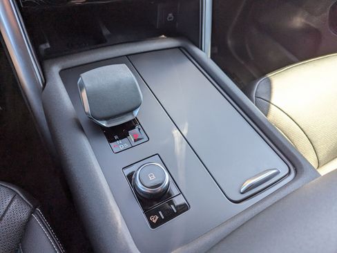 Used 2023 Land Rover Discovery S R-Dynamic image 27