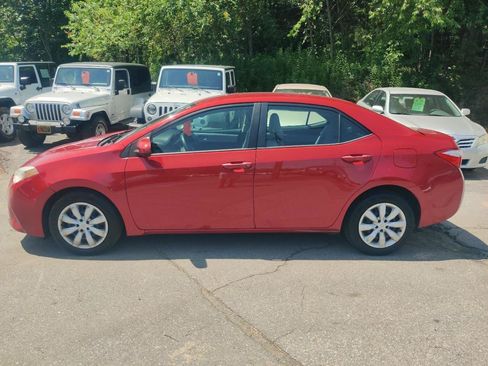 Used 2015 Toyota Corolla LE FWD image 3