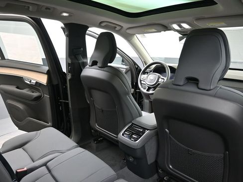 New 2026 Volvo XC90 B6 Plus w/ Protection Package Premier image 15