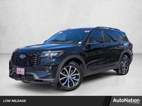 Used 2025 Ford Explorer ST-Line image 1