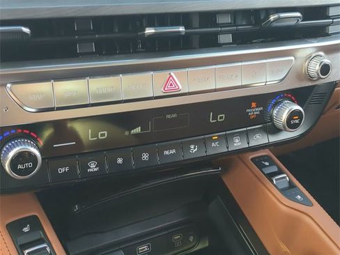 Used 2025 Kia Telluride AWD image 31