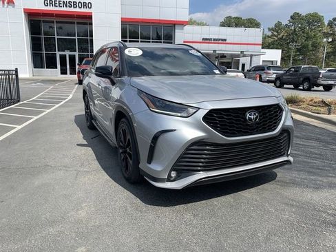 Used 2023 Toyota Highlander XSE image 2