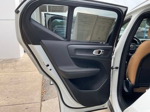 Used 2020 Volvo XC40 T5 Momentum w/ Protection Package Premier AWD/4WD image 16
