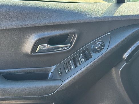 Used 2017 Chevrolet Trax LT image 31