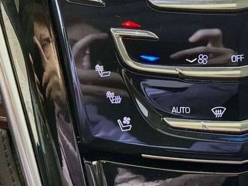 Used 2019 Cadillac Escalade Premium Luxury image 21