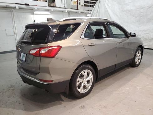 Used 2019 Chevrolet Equinox LT w/ Sun & Navigation Package AWD/4WD image 6