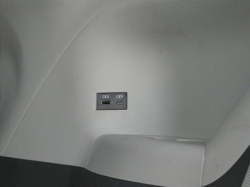 Used 2023 Toyota Sienna XLE image 25