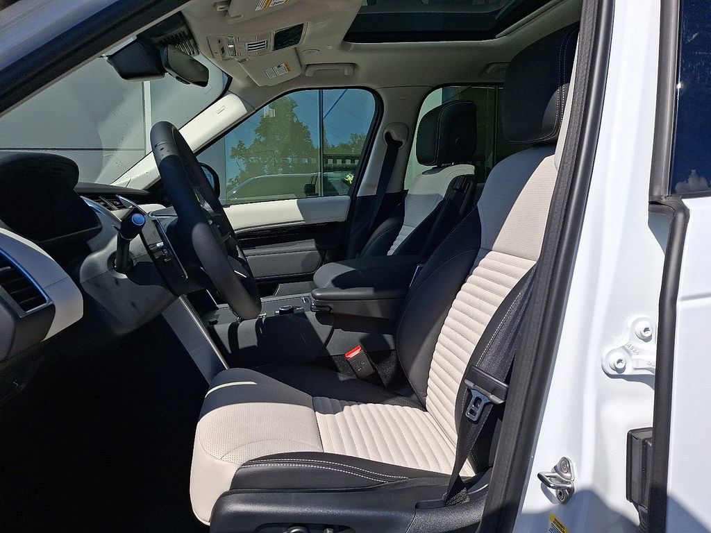 Certified 2026 Land Rover Discovery S AWD/4WD image 13