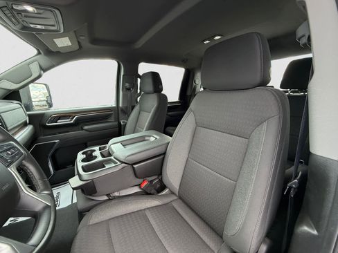 Used 2024 Chevrolet Silverado 3500 LT image 9