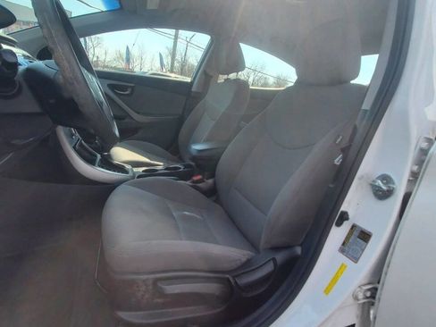 Used 2015 Hyundai Elantra SE image 11