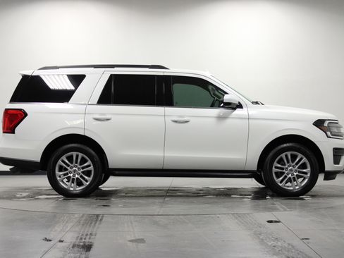 Used 2024 Ford Expedition XLT image 3