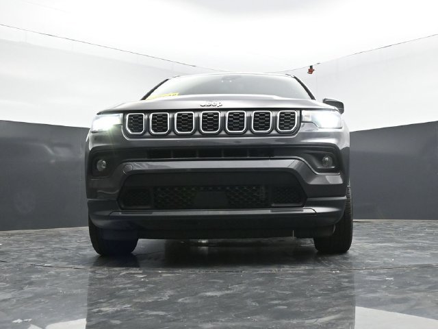 Used 2024 Jeep Compass Latitude AWD/4WD image 40