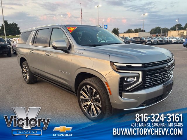 Used 2025 Chevrolet Suburban High Country AWD/4WD image 1
