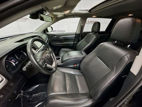 Used 2019 Toyota Highlander Limited image 22