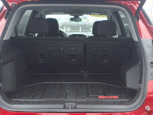 Used 2022 GMC Terrain SLE w/ Driver Convenience Package image 8