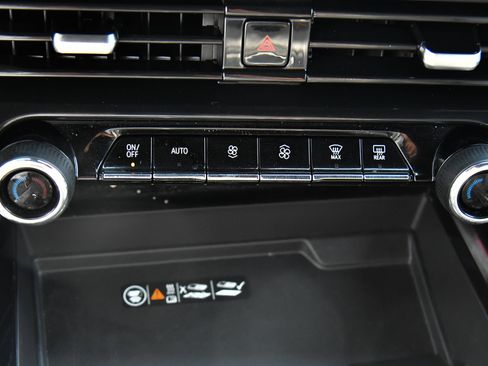 Used 2025 Chevrolet Tahoe LT AWD/4WD image 34