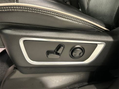 Used 2025 RAM 1500 Laramie image 16