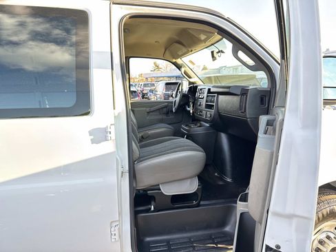 Used 2024 GMC Savana 2500 w/ Driver Convenience Package image 14