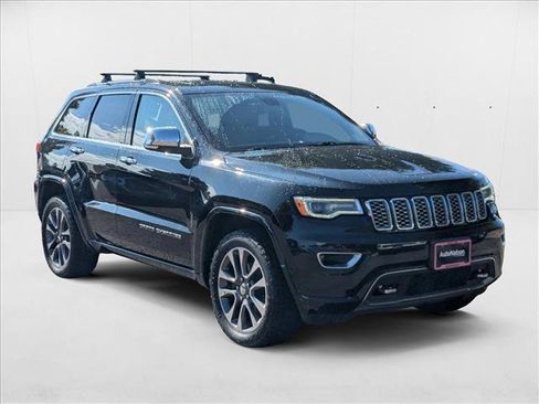 Used 2017 Jeep Grand Cherokee Overland image 3