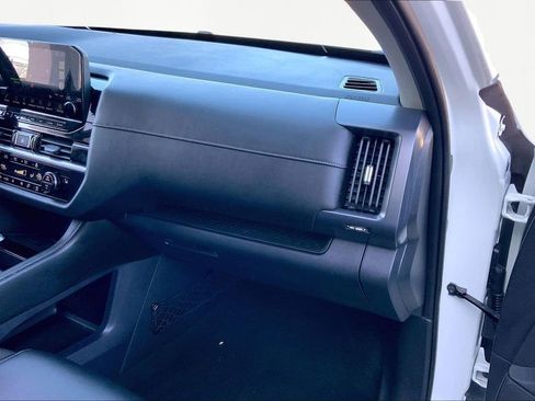 Used 2023 Nissan Pathfinder SL w/ Lighting Package (N92) image 19