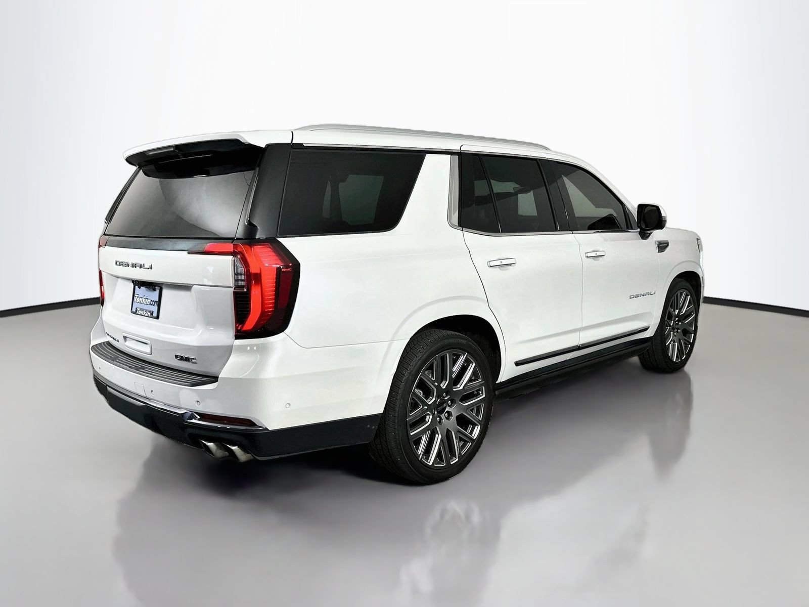Used 2025 GMC Yukon Denali Ultimate w/ LPO, Floor Liner Package AWD/4WD image 8
