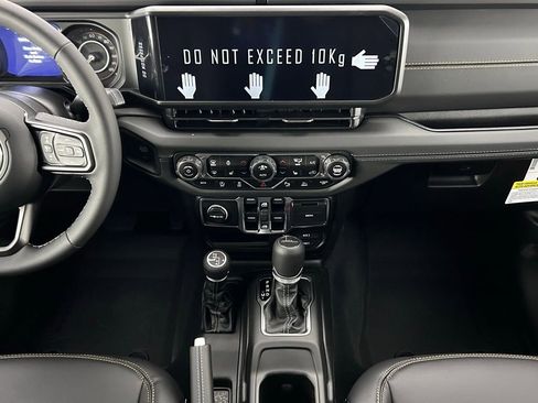 New 2025 Jeep Gladiator Sport image 27