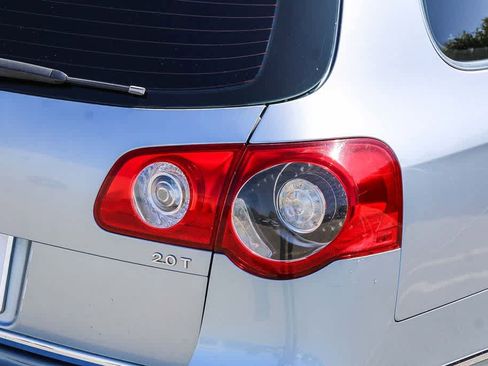 Used 2007 Volkswagen Passat 2.0T image 10