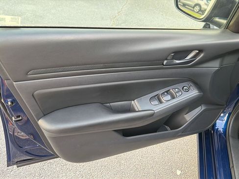Used 2024 Nissan Altima 2.5 S FWD image 16