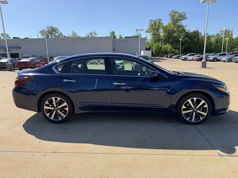 Used 2017 Nissan Altima 2.5 SR FWD image 3