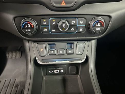Certified 2019 GMC Terrain SLT w/ Preferred Package AWD/4WD image 17