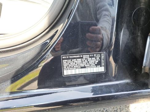 Used 2023 Volkswagen Jetta SE w/ Panoramic Sunroof Package image 29