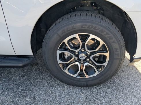 Certified 2024 Ford Expedition Max XLT image 11