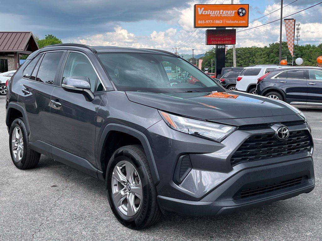 Used 2022 Toyota RAV4 XLE AWD/4WD image 2