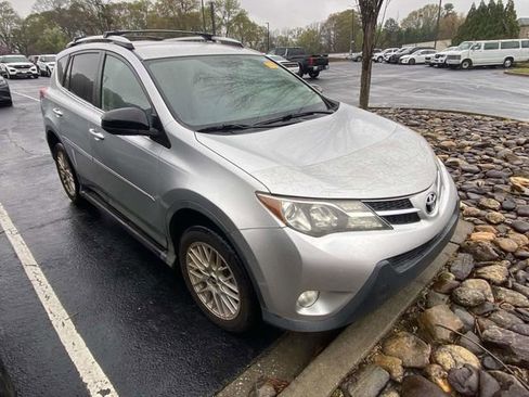 Used 2013 Toyota RAV4 LE image 1