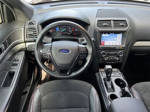 Used 2018 Ford Explorer XLT w/ Equipment Group 202A image 20