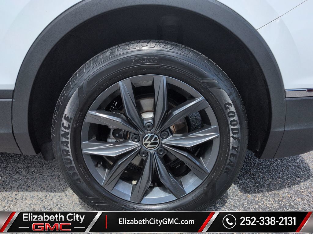Used 2023 Volkswagen Tiguan SE FWD image 23
