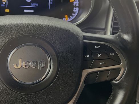 Used 2018 Jeep Grand Cherokee Limited image 20