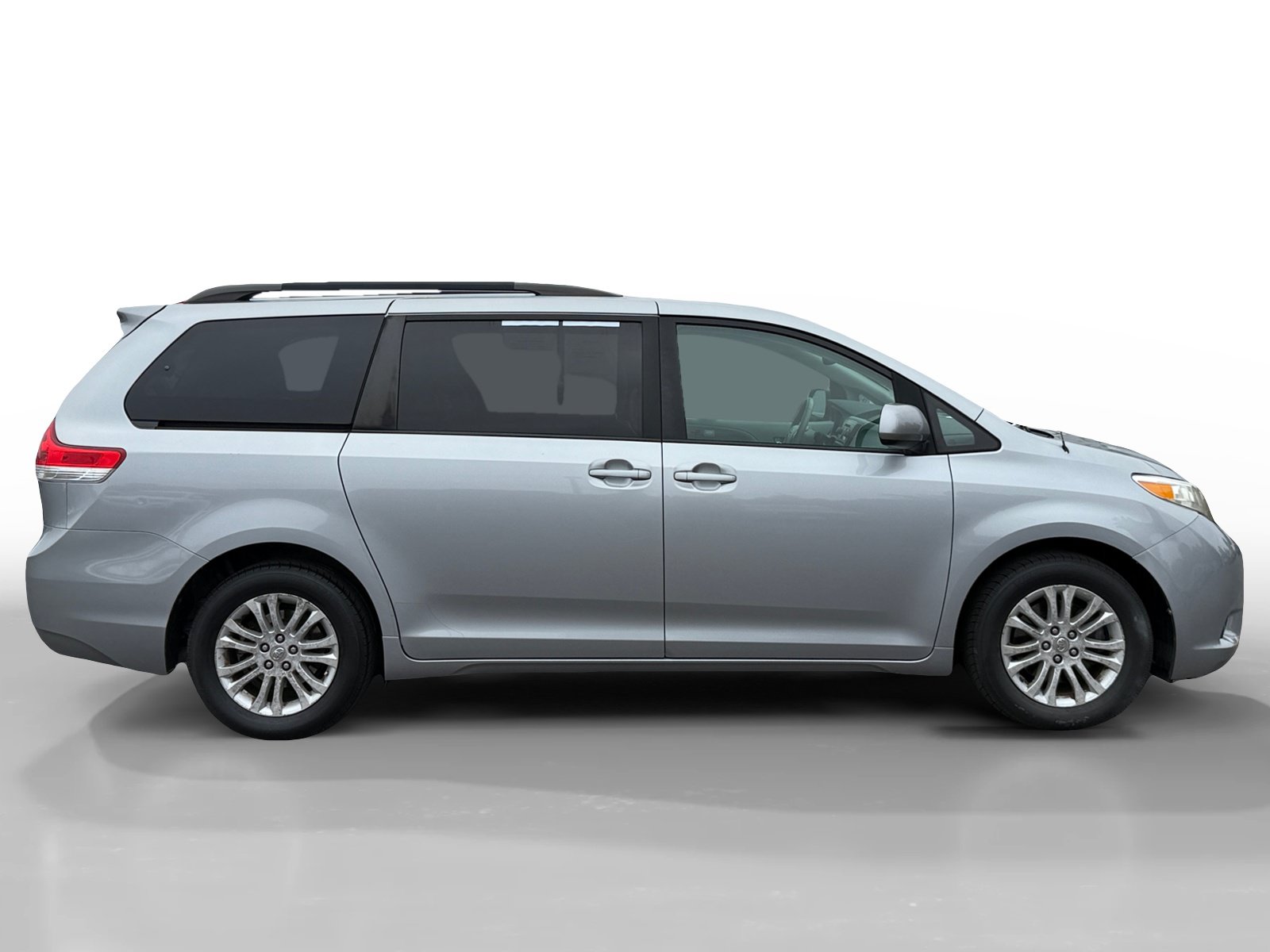 Used 2012 Toyota Sienna XLE FWD image 6