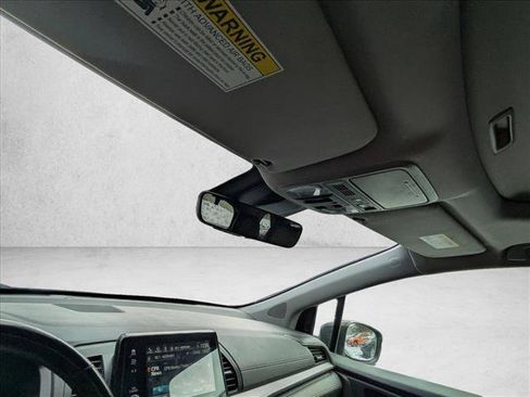 Used 2018 Honda Odyssey Touring image 21