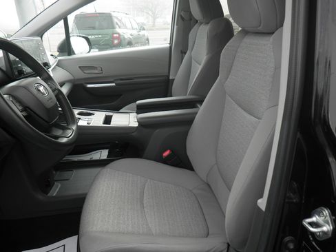 Used 2024 Toyota Sienna LE image 13