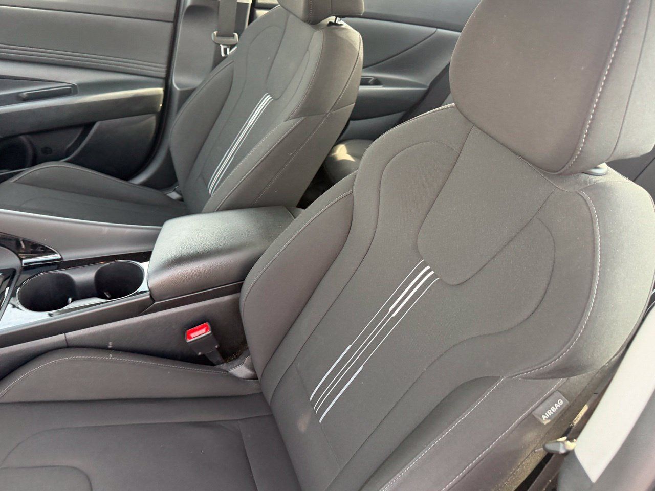 Used 2025 Hyundai Elantra SEL FWD image 19