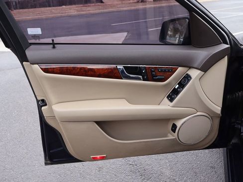 Used 2011 Mercedes-Benz C 300 4MATIC Sedan image 23