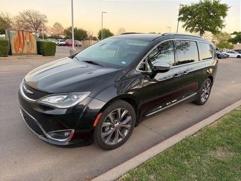 Used 2018 Chrysler Pacifica Limited w/ Tire & Wheel Group image 5