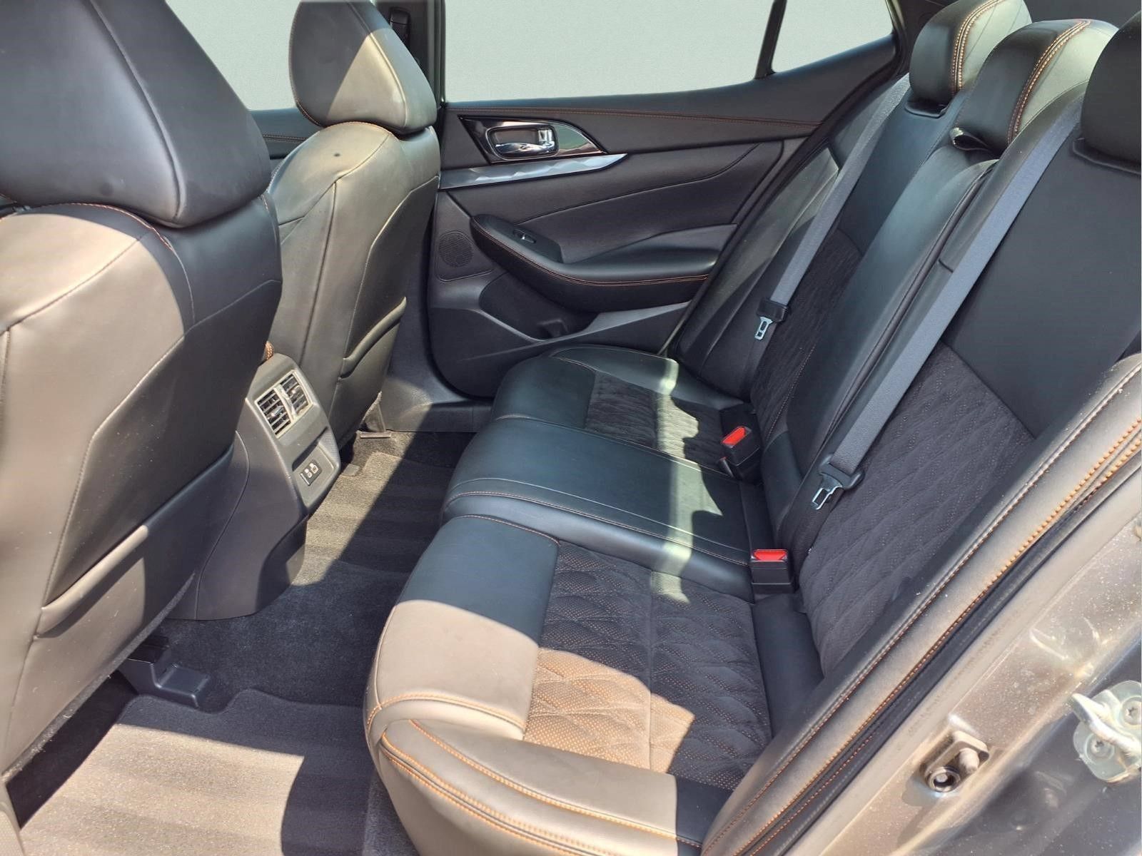 Used 2021 Nissan Maxima SR w/ Sport Mat Group FWD image 11