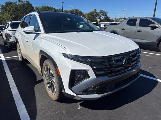 Used 2025 Hyundai Tucson Limited FWD image 1